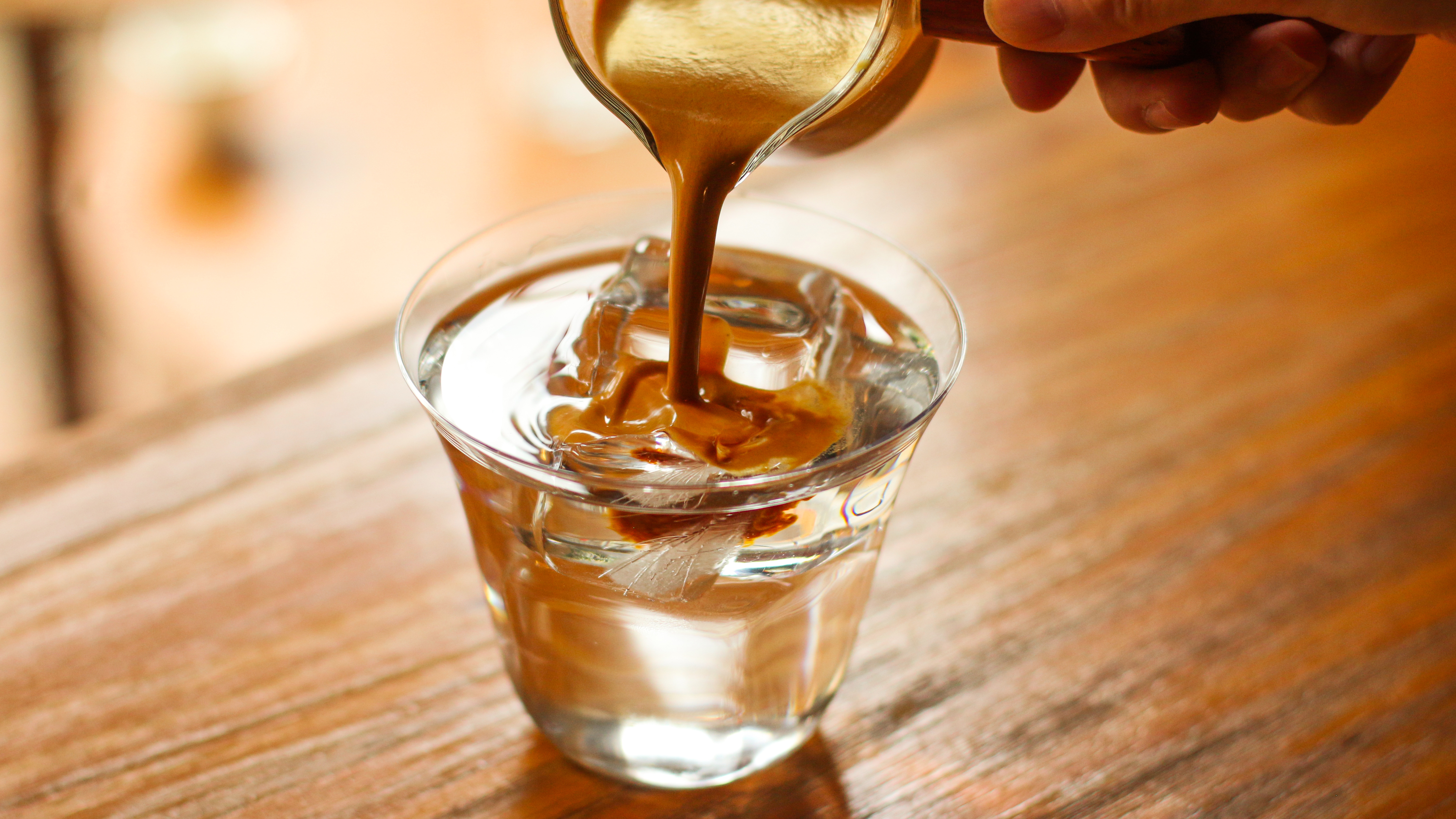 The Difference Between Americano and Espresso Coffee! The Benefits and Effects of Iced Americano! How Much Water to Add to an Americano? What's the Right Ratio?