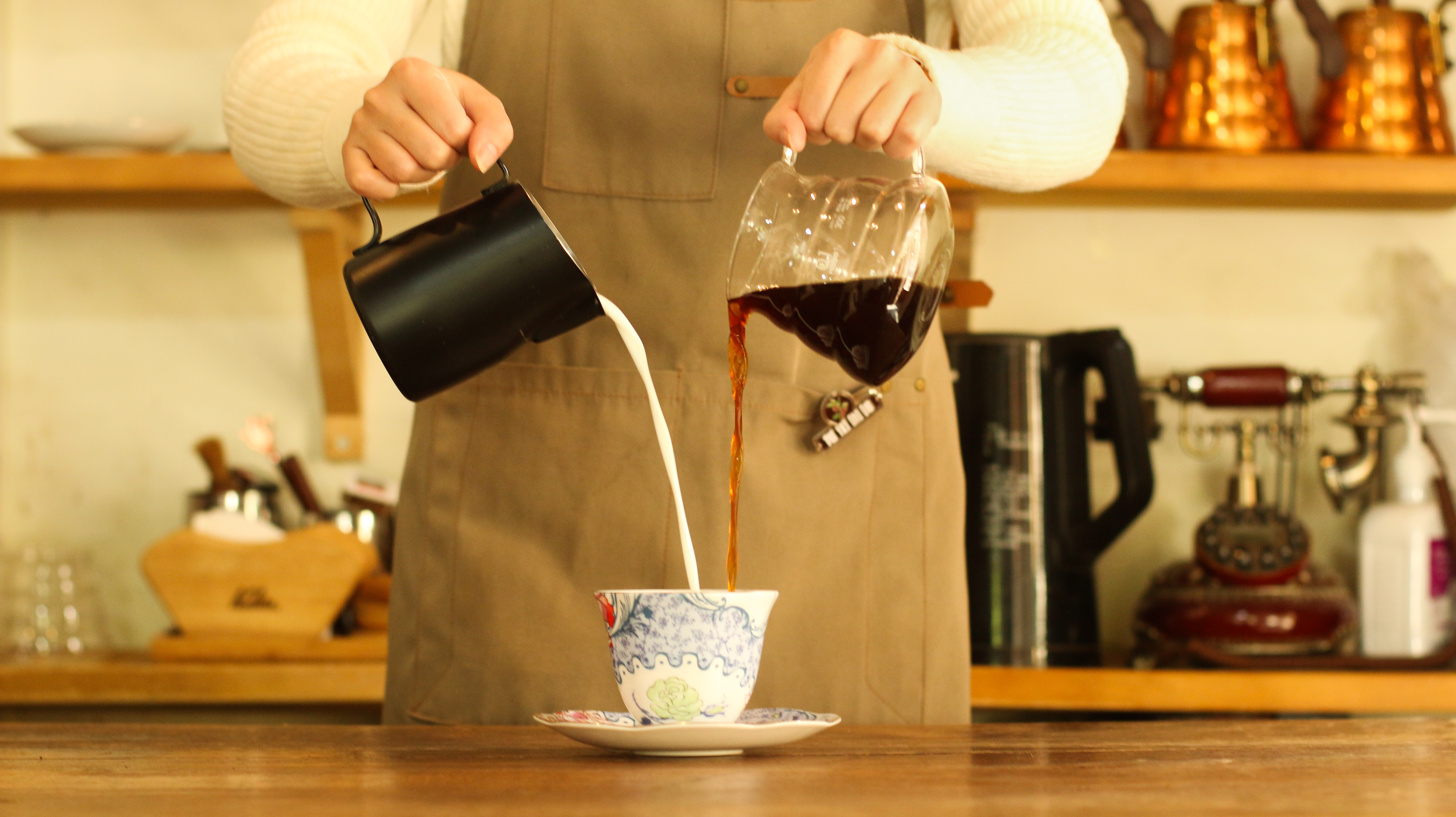 Café au Lait vs Latte: What's the Difference? How to Make French Milk Coffee? What Does 