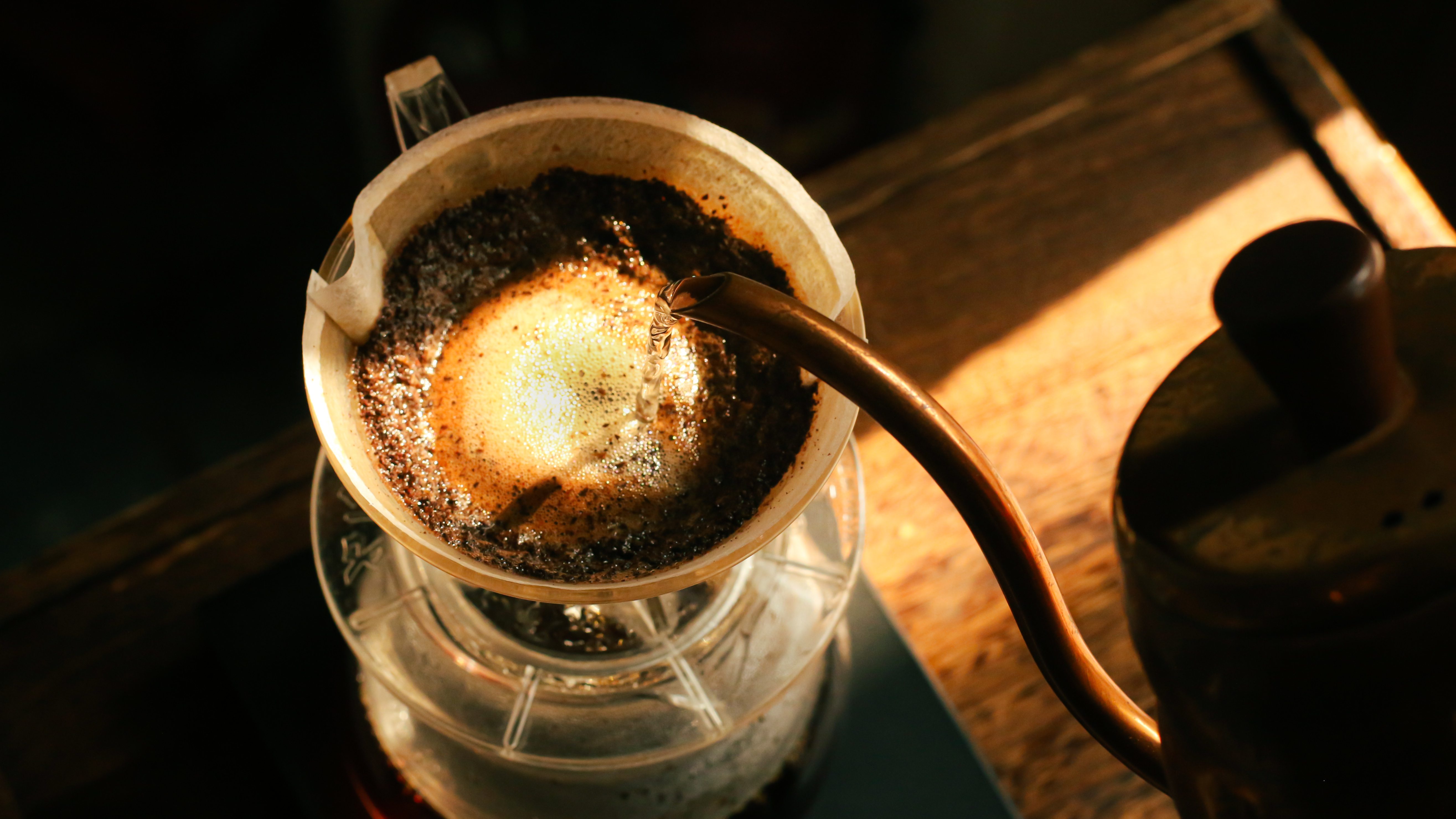 Step-by-Step Guide to Brewing Dark Roast Coffee! A Pour-Over Handbook for Dark Roast Beans!