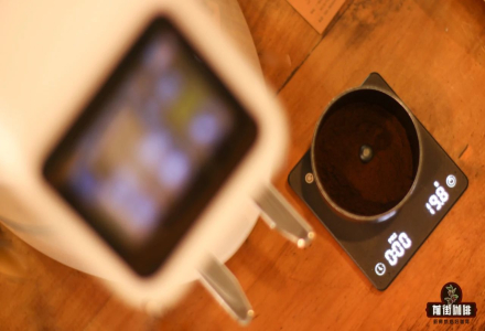 Causes of Inconsistent Espresso Extraction - Does Espresso Grinder Bean Hopper Pressure Affect Coffee Flavor?