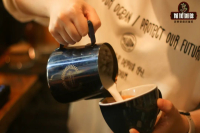 The Correct Way to Hold and Move for Latte Art Pours: How to Practice for Better Designs