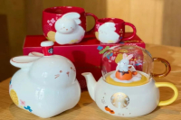 Refused when buying Starbucks cup? Customer spills coffee on the floor?!