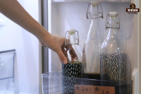 How long should cold brew coffee steep? Should cold brew coffee steep at room temperature or in the refrigerator?