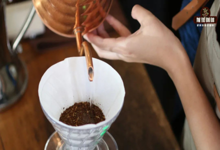 How Pour-Over Watering Methods Influence Coffee Flavor Profiles