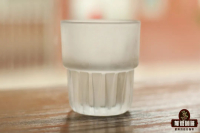 Why is a chilled cup essential for making a Dirty coffee? What does 'dirty' mean and how is it made?