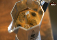 Should Coffee Grounds Be Tamped in a Moka Pot? What's the Ideal Grind Size for Moka Pot Coffee?