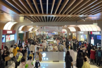 Crowds Return to Milk Tea and Coffee Shops One Month After COVID Policy Easing!