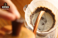 Pour-Over Coffee: Will You Choose Fine Grind with Fast Flow or Coarse Grind with Slow Flow?