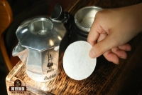 Where to Place Filter Paper in a Moka Pot? Is Sediment Normal in Moka Pot Coffee? What to Do If There's Insufficient Pressure? Is Filter Paper Necessary for Moka Pots?