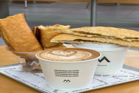 Coffee Becomes Increasingly Chinese-Style! Fried Dough Sticks and Large Pancakes Become Standard in Coffee Shops!