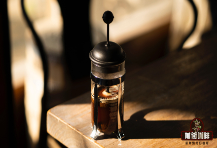French Press for Dark Roast Coffee Beans: Flavor Characteristics and Brewing Techniques