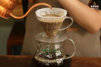 What are the differences between pour-over coffee drippers: V60, Kalita, and Wave? Does the pouring technique need to change?