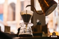 A Guide for Pour-Over Coffee Beginners! Can You Brew Coffee with 100°C Water? What's the Purpose of Flow Restriction in Pour-Over Coffee? Is the Bitterness Really Most Concentrated in the Final Stage?