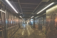 Are Pure 'Prison-Style' Cafes Becoming Popular? Netizens Say: That's So 'Criminal'!