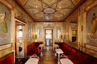 Another Century-Old Coffee Shop Closes... Famous Viennese Chess Café Shut Down Due to Pandemic Impact