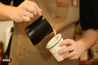 How to create latte art in Americano? Can Americano have latte art? What is the principle of latte art? How to froth milk for coffee latte art?