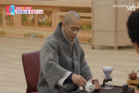 Temple Pour-Over Coffee Hospitality! Monks Personally Brew Coffee with Freshly Roasted Beans