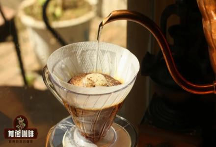 The Fundamental Logic of Three-Stage Pour-Over Coffee Brewing! What to Consider in Segmented Pouring? What's the Purpose of Blooming?
