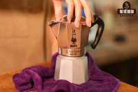 French Press vs Moka Pot: Which is Better, What Coffee Beans for French Press, and Moka Pot Features and Stories