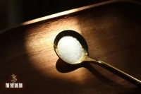 What Are the Effects of Adding Salt to Coffee? What Are the Benefits of Adding Salt to Pour-Over Coffee? Why Can Adding Salt to Coffee Suppress Bitterness?