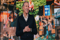 Confirmed! CEO Howard to Reshape Starbucks' Corporate Culture!