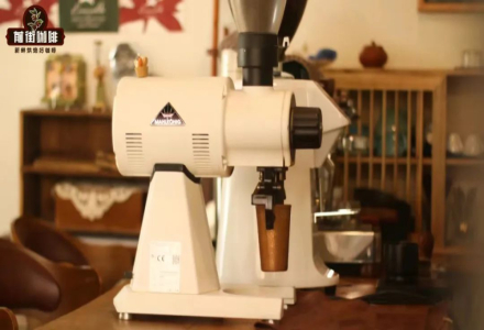 Why Rinse the Grinder Before Brewing Coffee? How to Clean a Coffee Grinder? Will Not Rinsing the Grinder Cause Off-Flavors in Pour-Over Coffee?