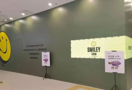 World's First! Smiley Opens Tea Shop!