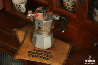 What Coffee Beans Are Suitable for Moka Pots to Produce Crema? Moka Pot Usage Guide and Coffee Grind Size