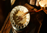 What's the difference between single-pour and three-pour methods? Why is water pouring necessary in pour-over coffee? What are the advantages of the three-pour method in pour-over coffee?