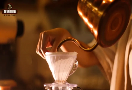 The Correct Way to Use Coffee Filter Paper! What's the Difference Between Wetting and Not Wetting Filter Paper Before Pour-Over Coffee?