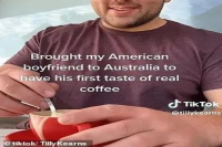 What to Consider When Ordering Coffee at a Café? Should You Stir a Latte or Flat White?