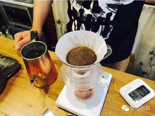 The Impact of Blooming and Its Duration on Coffee Brewing (Part 1)