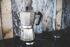 How to Brew Rich Crema with Moka Pot: Italian Espresso Brewing Methods and Essential Usage Tips