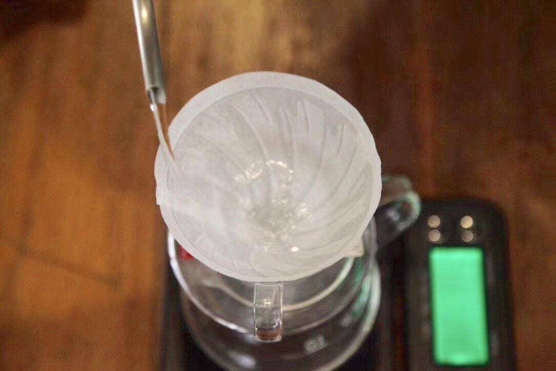 Coffee bed formation in V60 pour-over