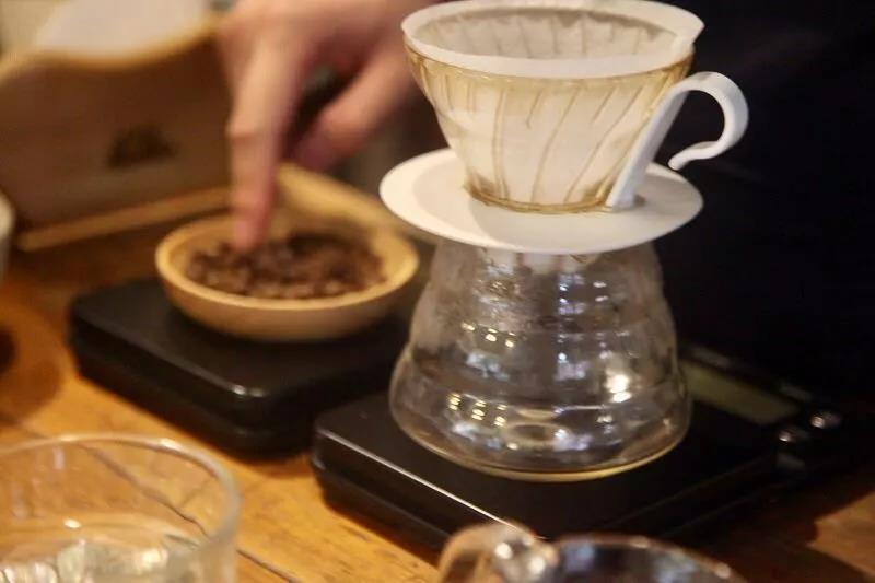V60 brewing process demonstration