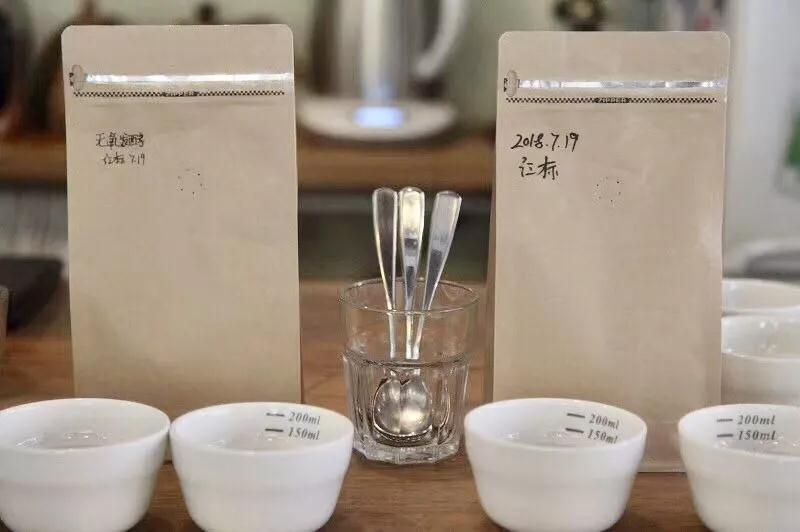 Coffee aroma bottles for flavor identification