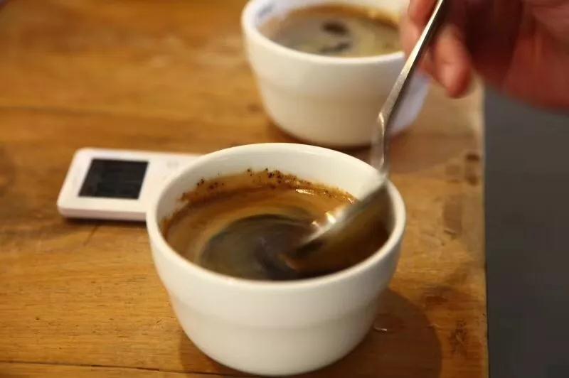 Breaking coffee crust during cupping
