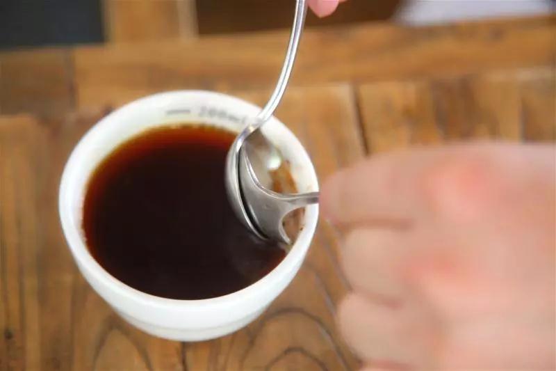 Skimming coffee crust during cupping