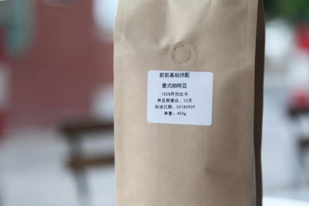 One-way exhaust valve on coffee bag