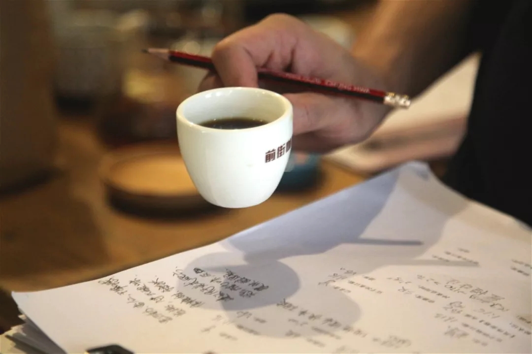 Properly extracted coffee pour