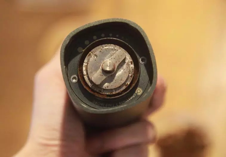 Grind adjustment mechanism on Timemore grinder