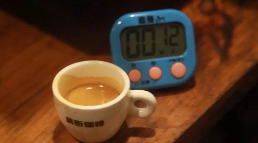 Under-extracted espresso with pale color and thin crema