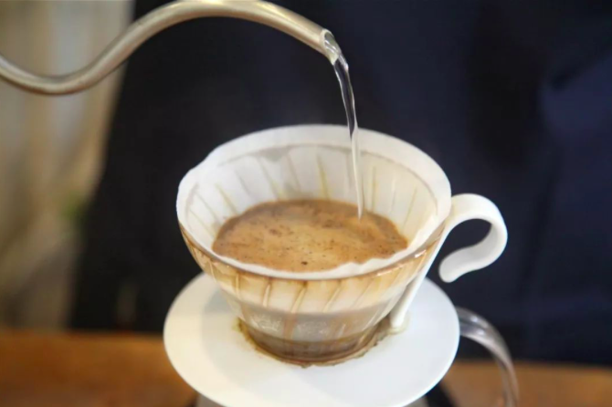 V60 pour-over brewing setup