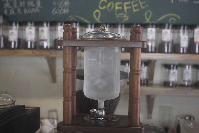 Making cold drip coffee