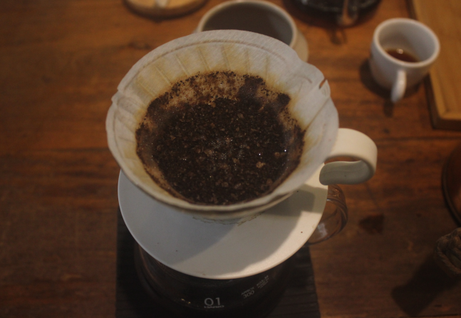 Pour over brewing setup