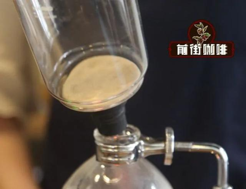 Adding coffee grounds to siphon pot