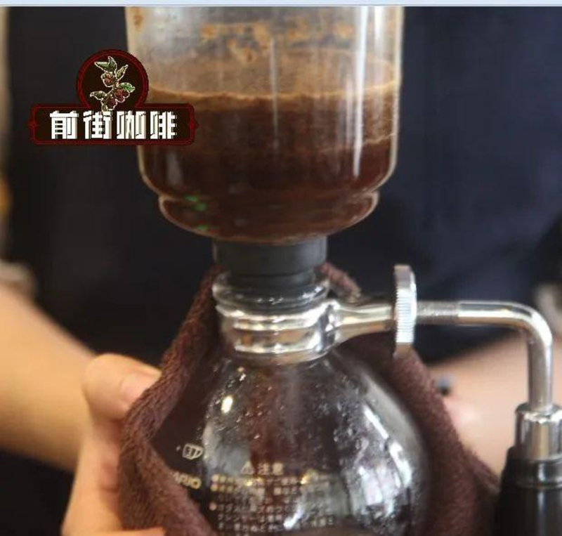 Coffee descending in siphon pot