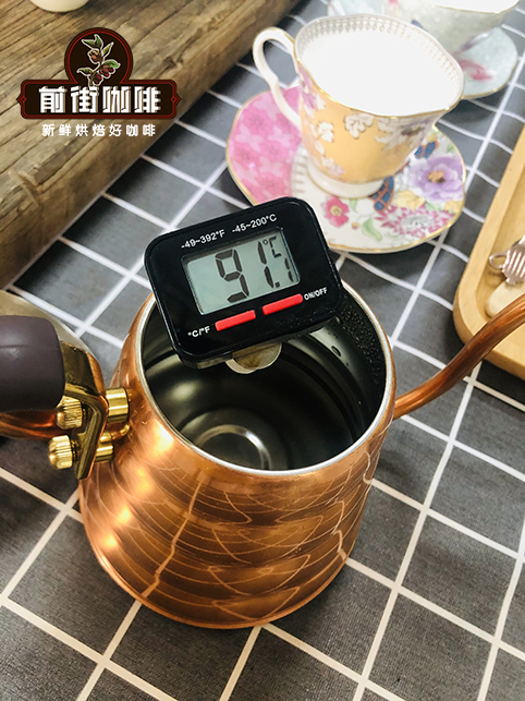 Coffee brewing equipment with temperature control