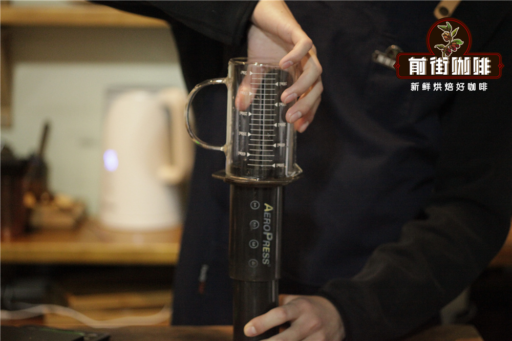 Flipping inverted Aeropress onto cup