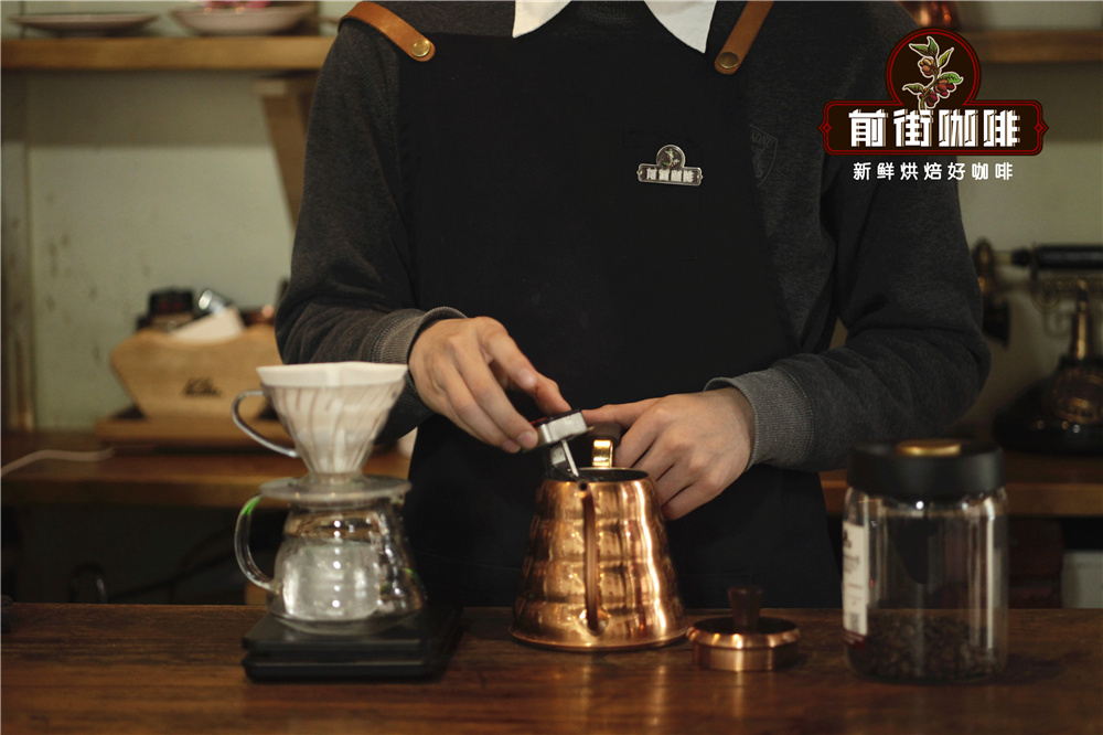 Adjusting coffee grinder